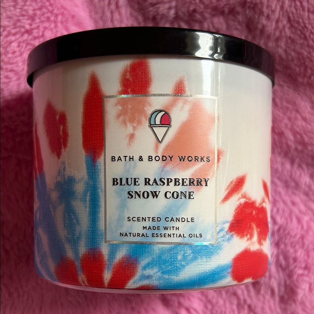 Bath & Body Works Blue Raspberry Snow Cone Candle - Red and Blue